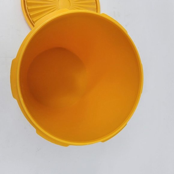 Tupperware Vintage Gold /Yellow Storage Canister 809-6‎ With Lid - Picture 2 of 8